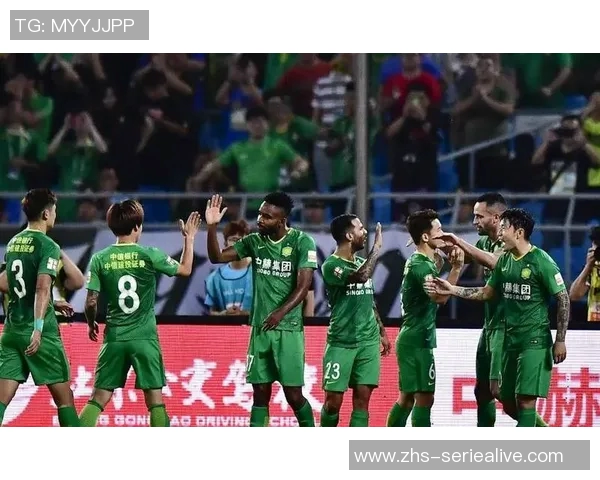 北京国安足球队奋勇争先全力冲击新赛季目标展现团队精神与拼搏精神